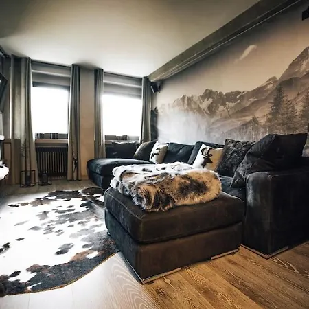 Casa Lumira Luxury Ski-in Ski-out Apartment *