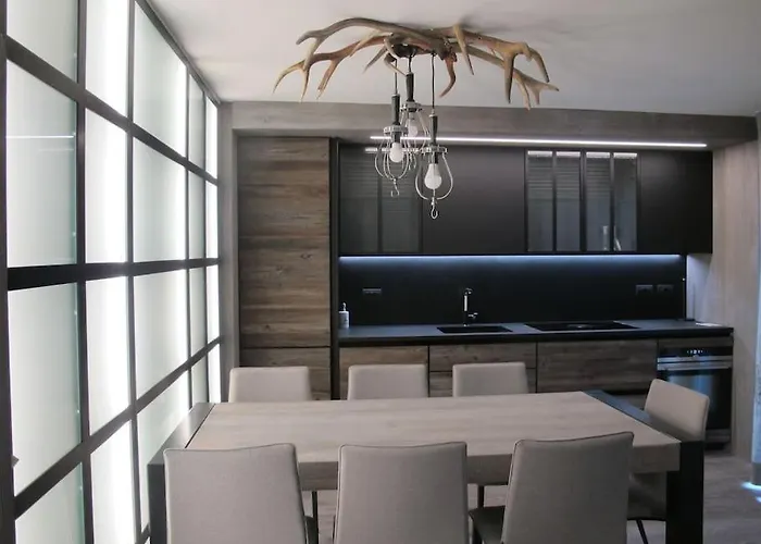 Casa Lumira Luxury Ski-in Ski-out דירה ברויל-קרוויניה